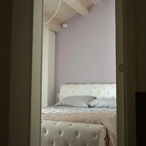 Interno 2 Centro , Este Italia